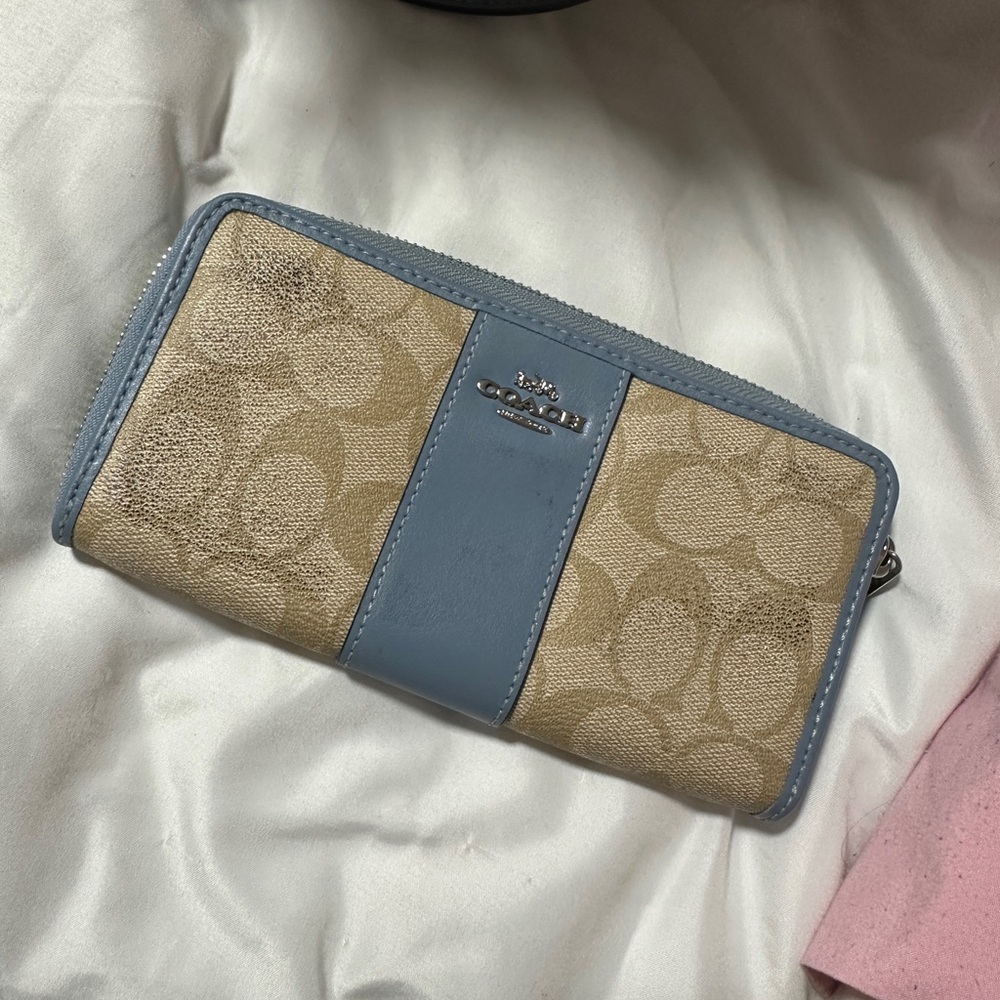 Coach Beige Signature Tote with Light Blue Trim - Picture 5 of 6